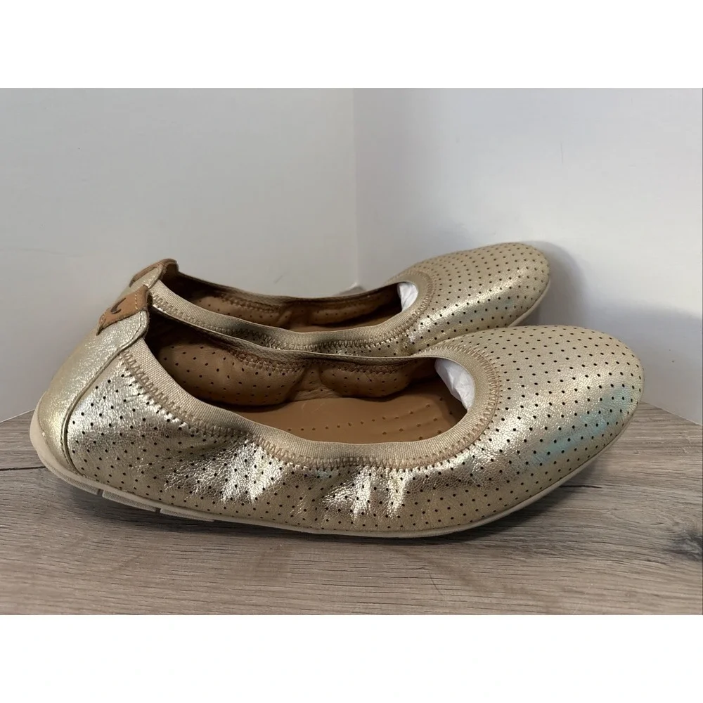 Clarks Unstructured Gold Perforated Ballet Flat 9.5 Women Slip On Shoes Casual